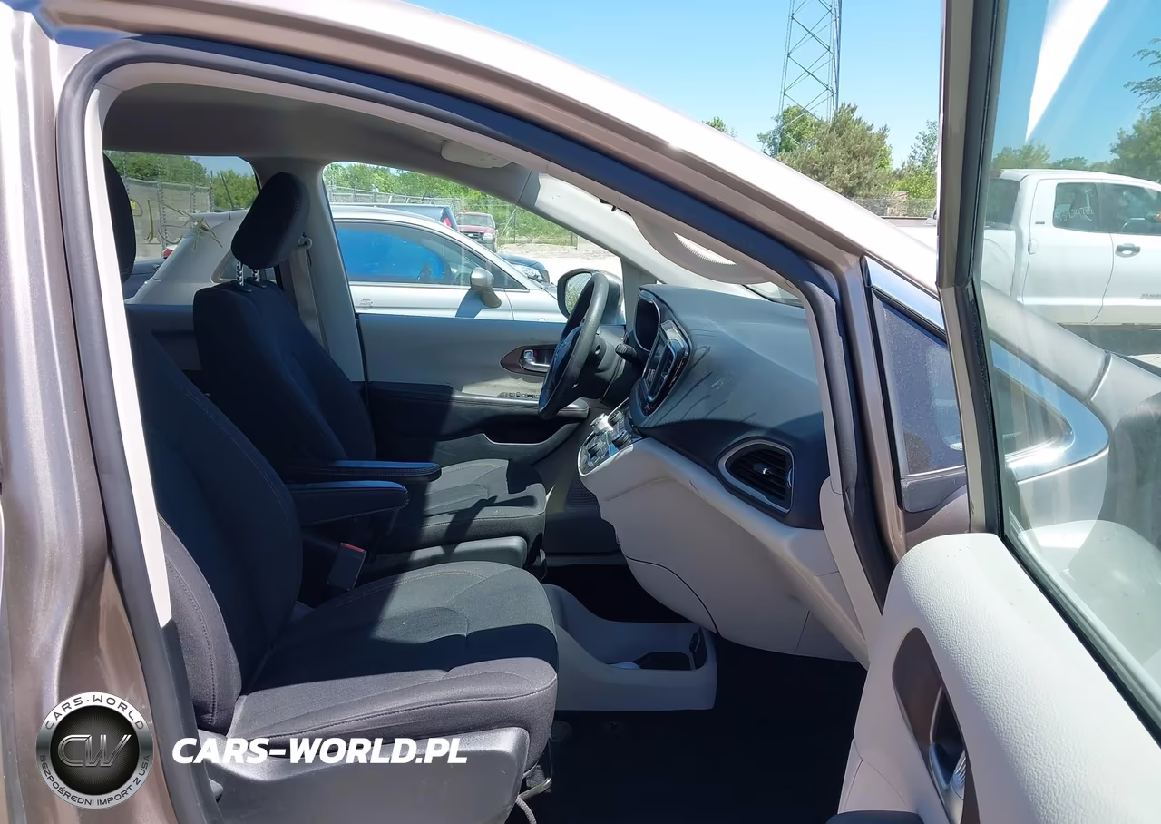 2018 Chrysler Pacifica L VIN:2C4RC1AG1JR198448 - 5