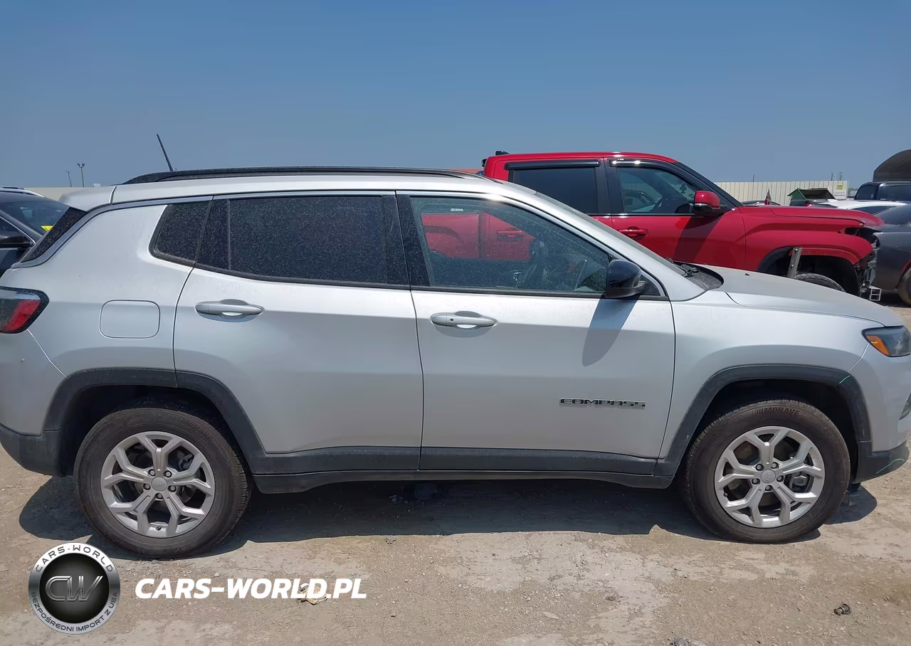 2024 Jeep Compass Latitude 4X4 VIN:3C4NJDBN8RT111513 - 13