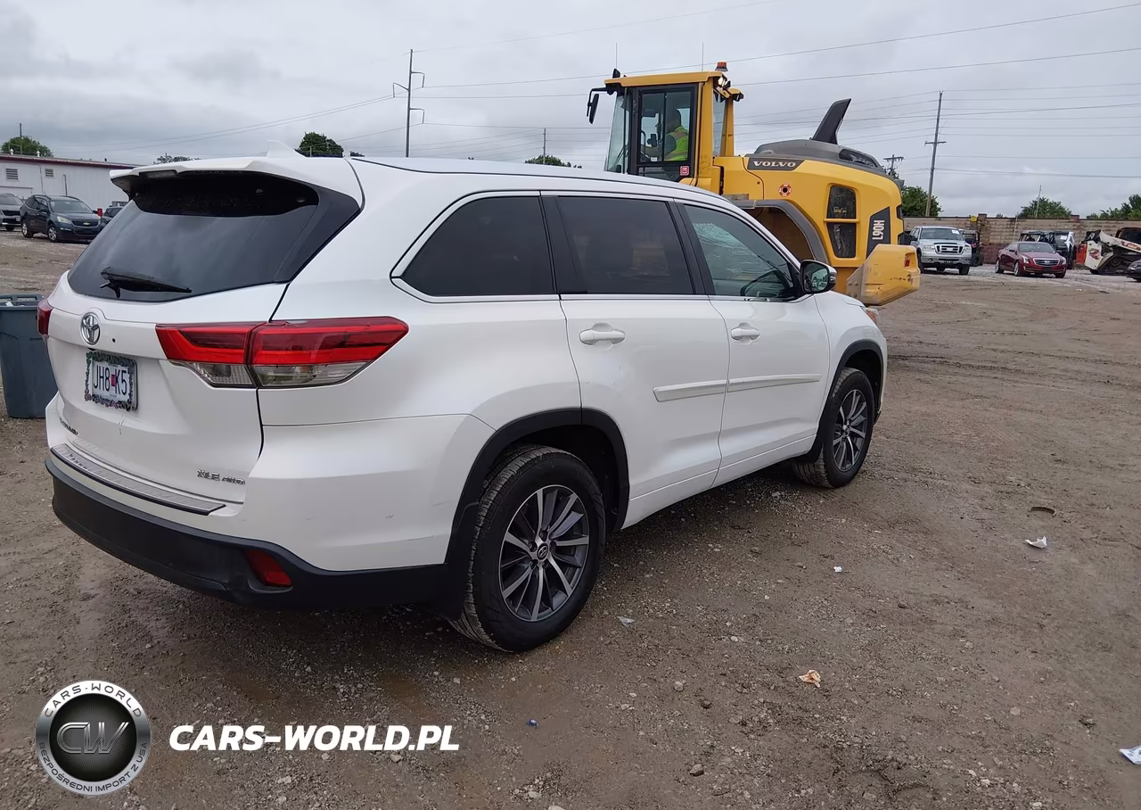 2017 Toyota Highlander Xle VIN:5TDJZRFH1HS391292 - 4