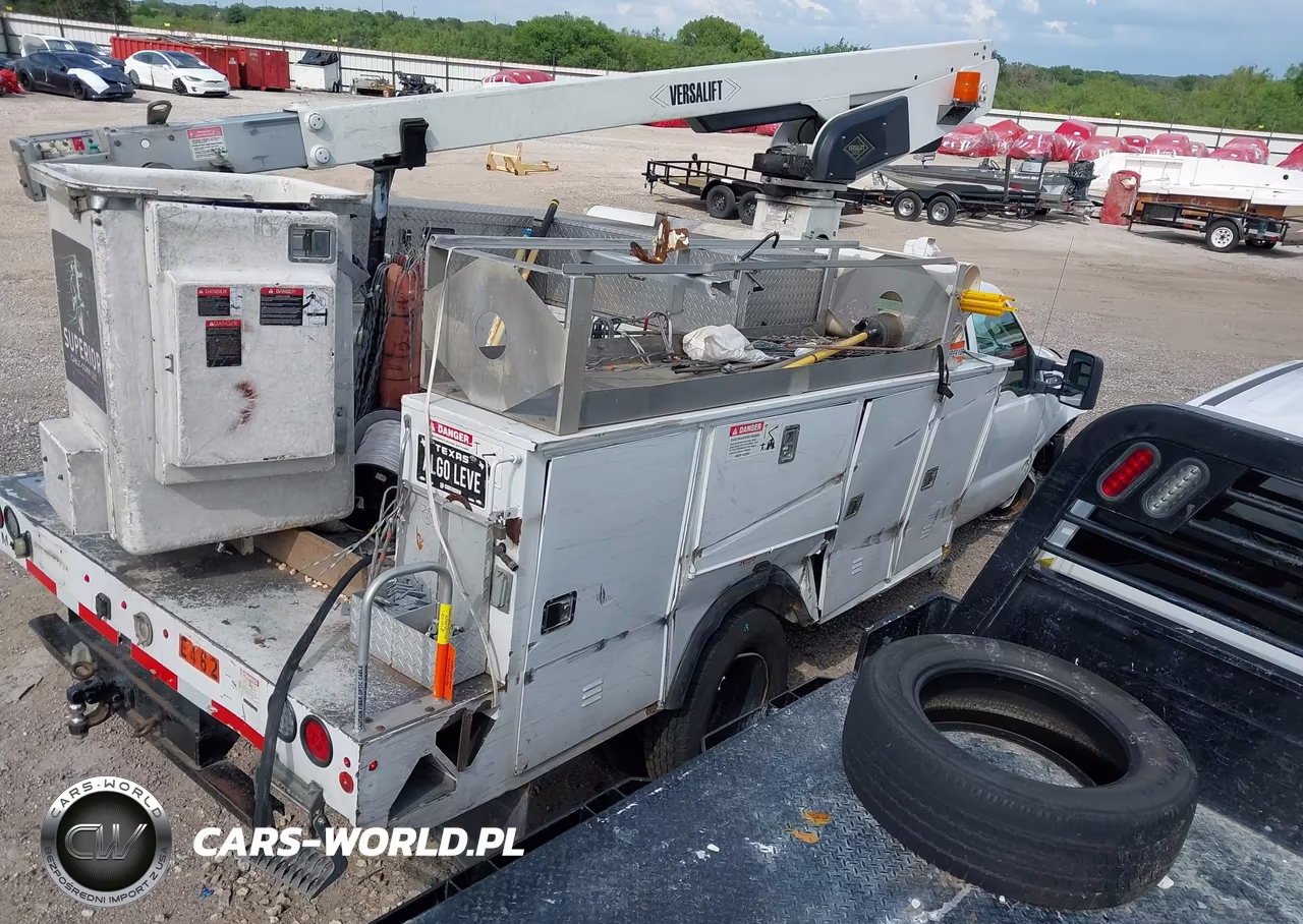 2013 Ford F-450 Chassis Xl VIN:1FDUF4GY1DEA42684 - 4