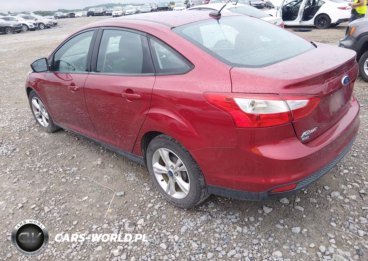 2013 Ford Focus Se VIN:1FADP3F22DL361165 - 3