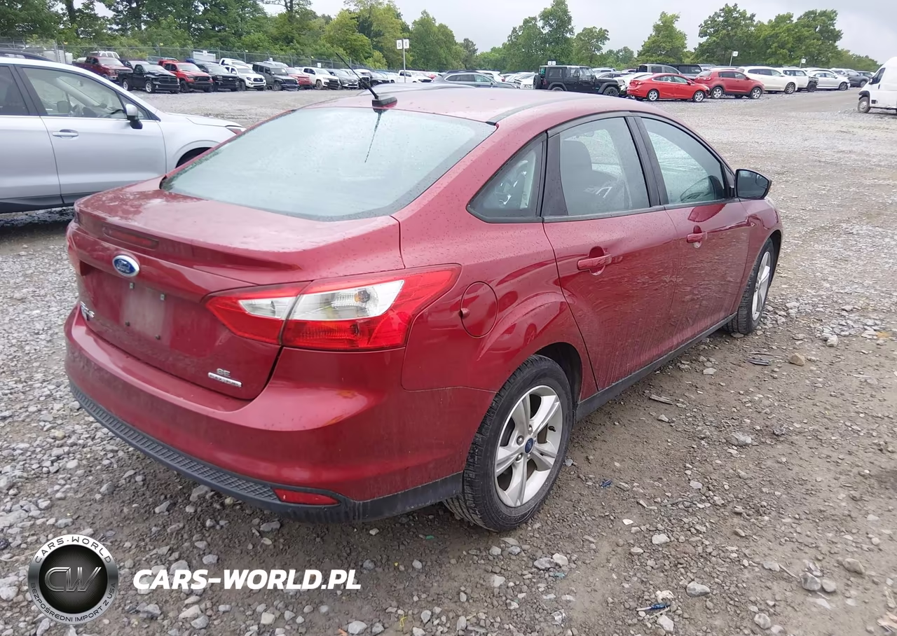 2013 Ford Focus Se VIN:1FADP3F22DL361165 - 4