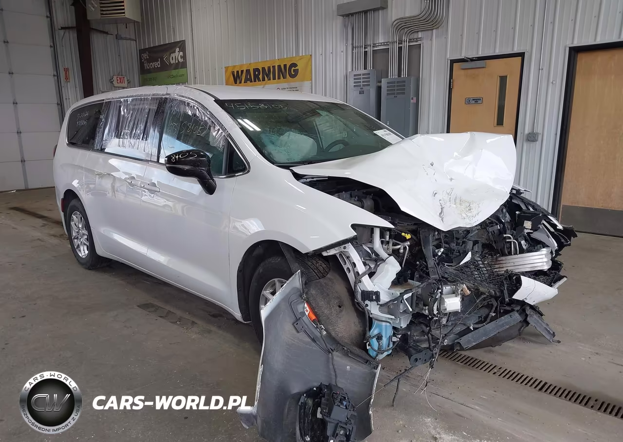 2024 Chrysler Pacifica Touring – zdjęcie 1 z 17