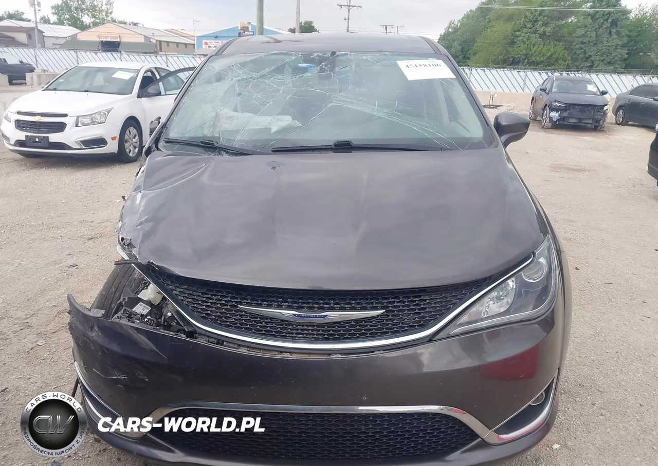 2020 Chrysler Pacifica Touring VIN:2C4RC1FG6LR192611 - 12