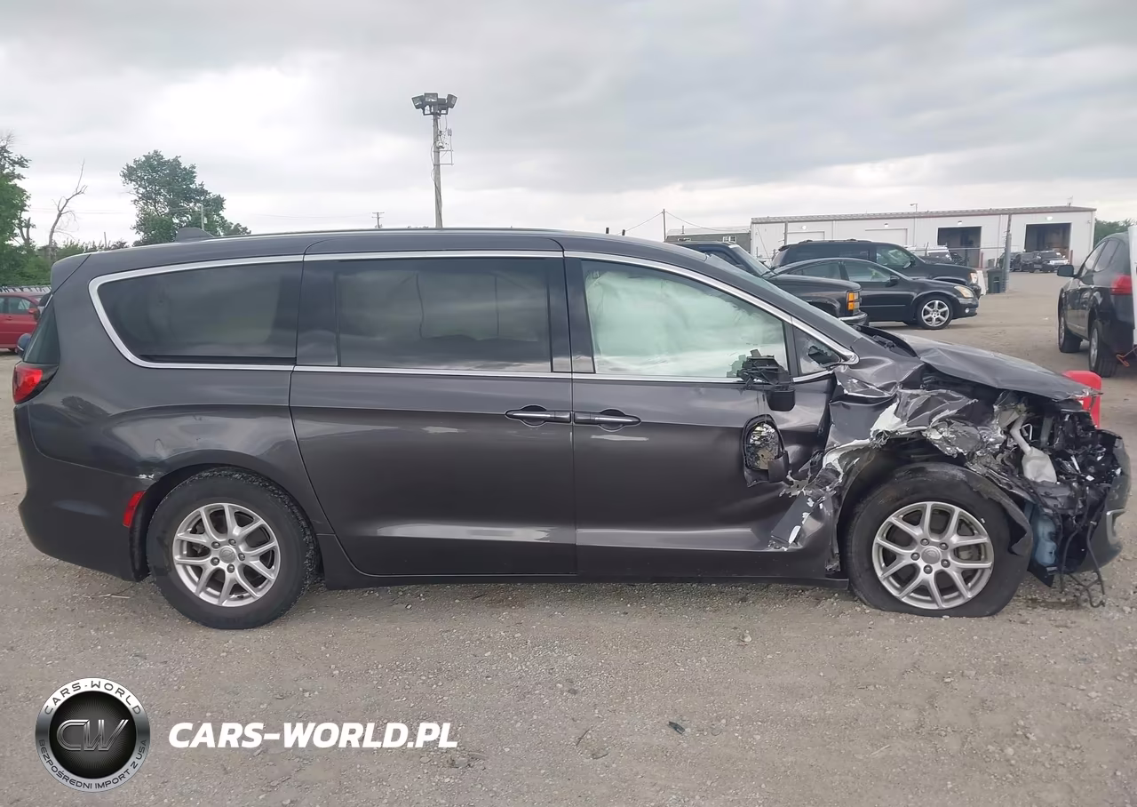 2020 Chrysler Pacifica Touring VIN:2C4RC1FG6LR192611 - 13