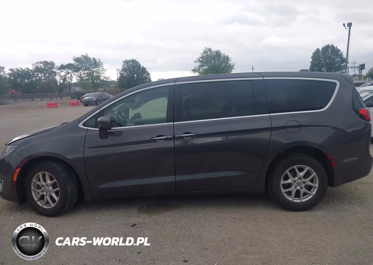 2020 Chrysler Pacifica Touring VIN:2C4RC1FG6LR192611 - 14