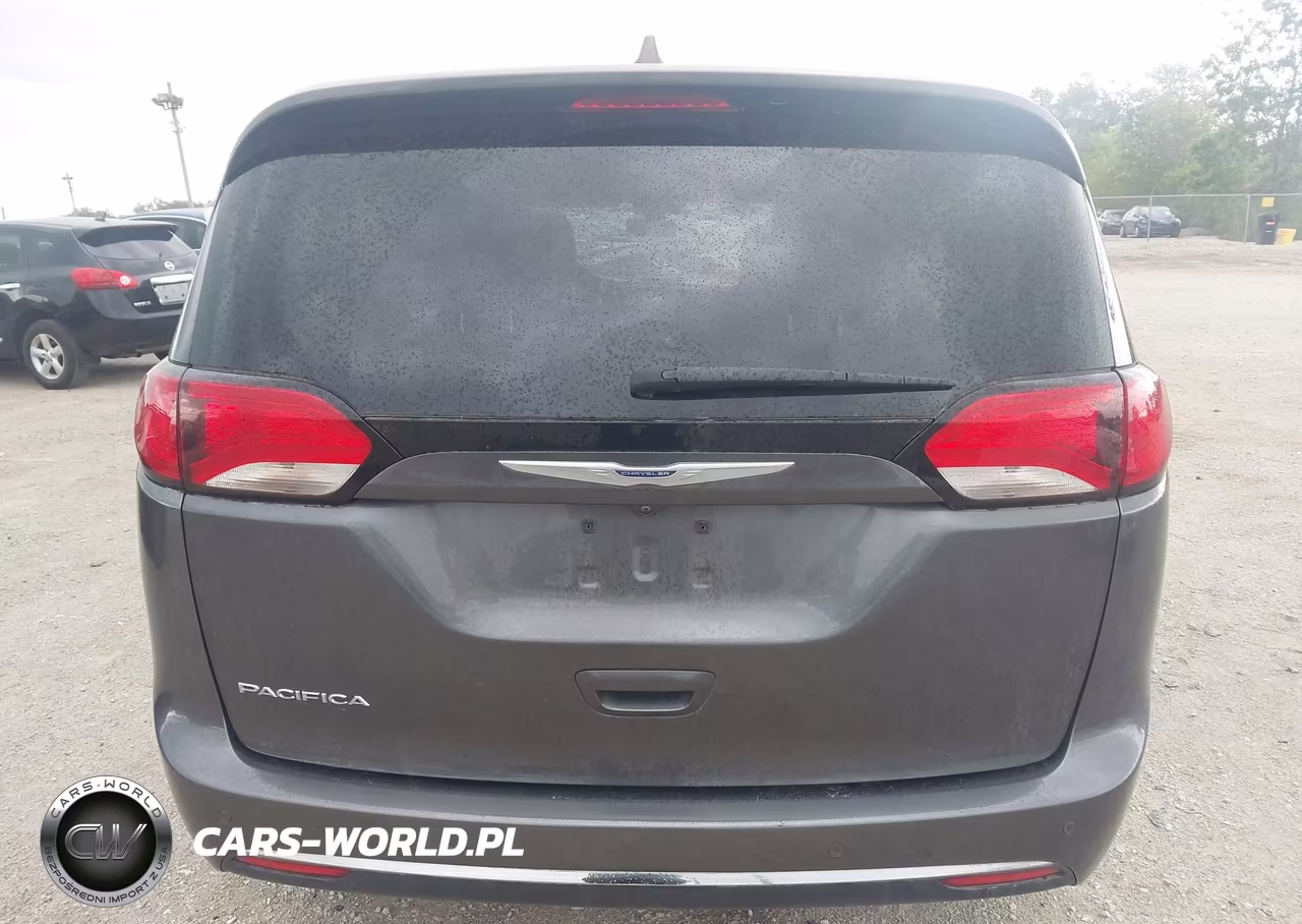 2020 Chrysler Pacifica Touring VIN:2C4RC1FG6LR192611 - 16