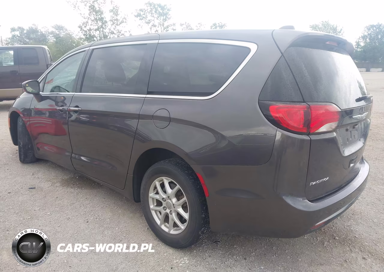 2020 Chrysler Pacifica Touring VIN:2C4RC1FG6LR192611 - 3