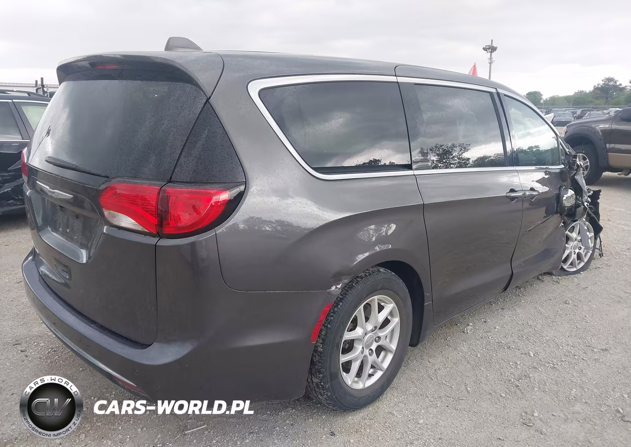 2020 Chrysler Pacifica Touring VIN:2C4RC1FG6LR192611 - 4