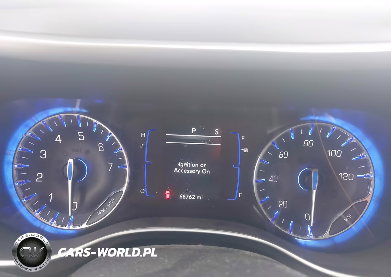 2020 Chrysler Pacifica Touring VIN:2C4RC1FG6LR192611 - 7