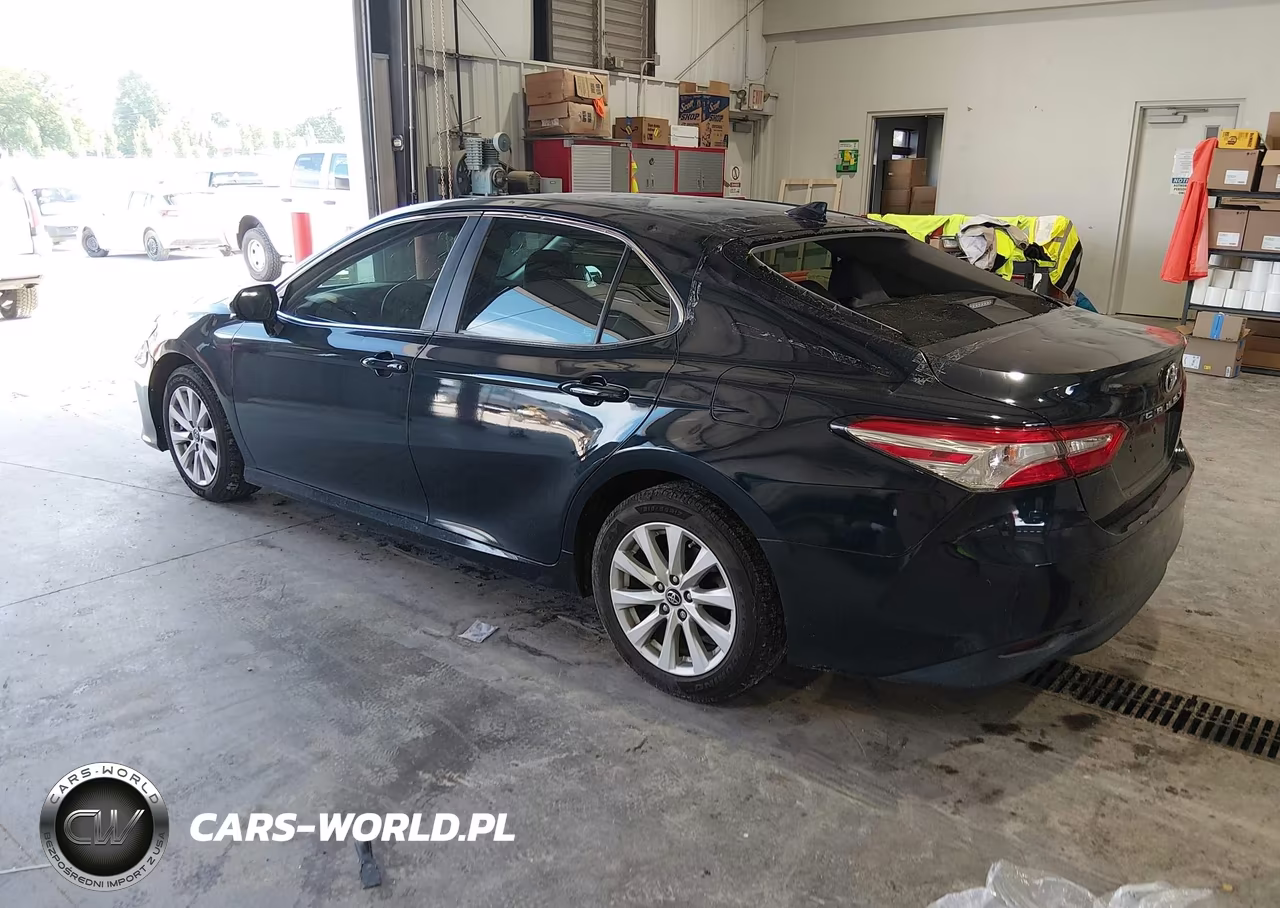 2019 Toyota Camry Le VIN:4T1B11HK3KU684986 - 3
