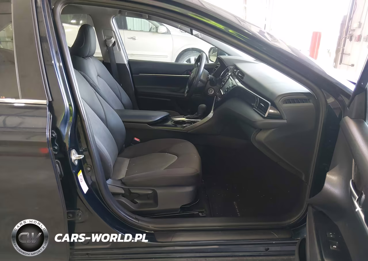 2019 Toyota Camry Le VIN:4T1B11HK3KU684986 - 5