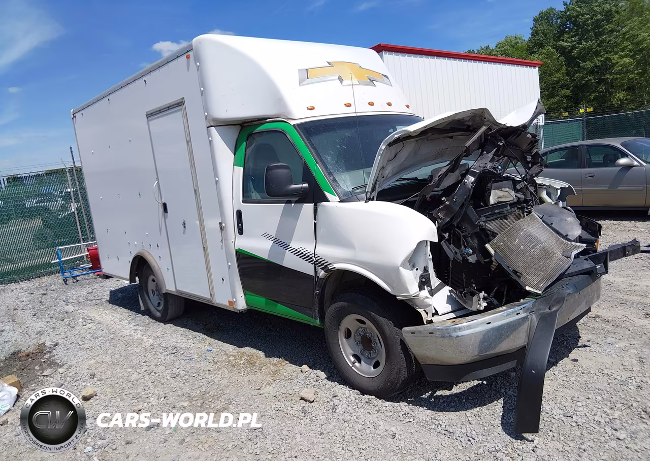 2024 Chevrolet Express Cutaway Work Van – zdjęcie 1 z 18