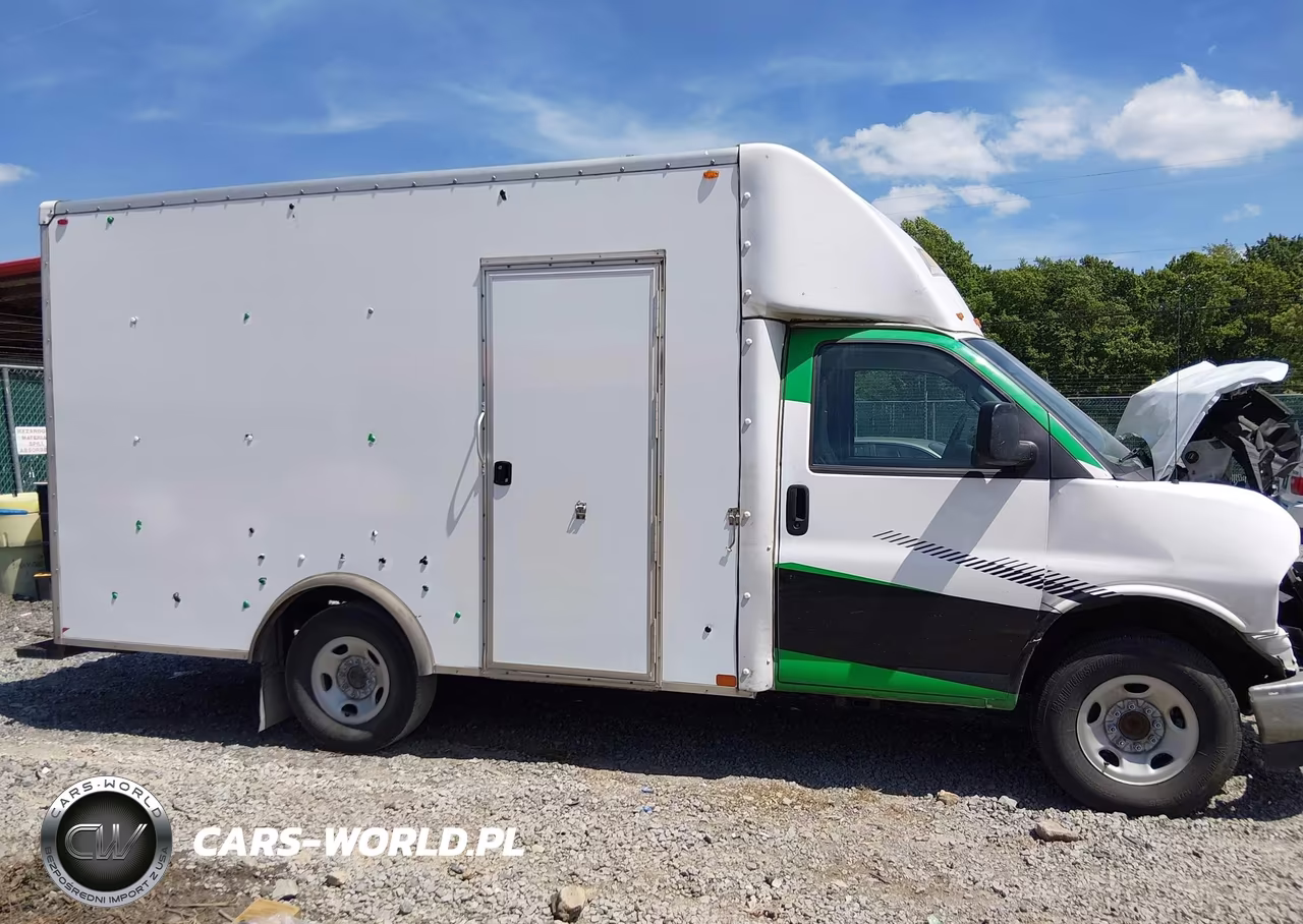 2024 Chevrolet Express Cutaway Work Van VIN:1GB0GRF7XR1194309 - 14