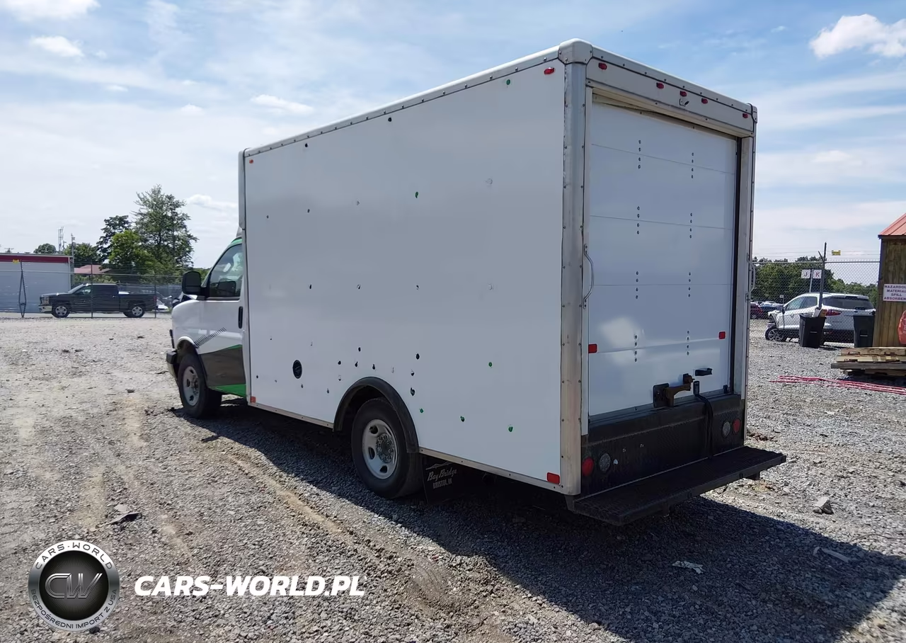 2024 Chevrolet Express Cutaway Work Van VIN:1GB0GRF7XR1194309 - 3