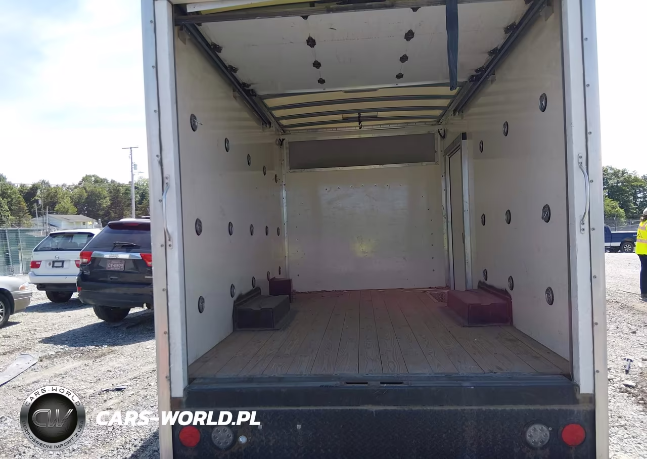 2024 Chevrolet Express Cutaway Work Van VIN:1GB0GRF7XR1194309 - 6