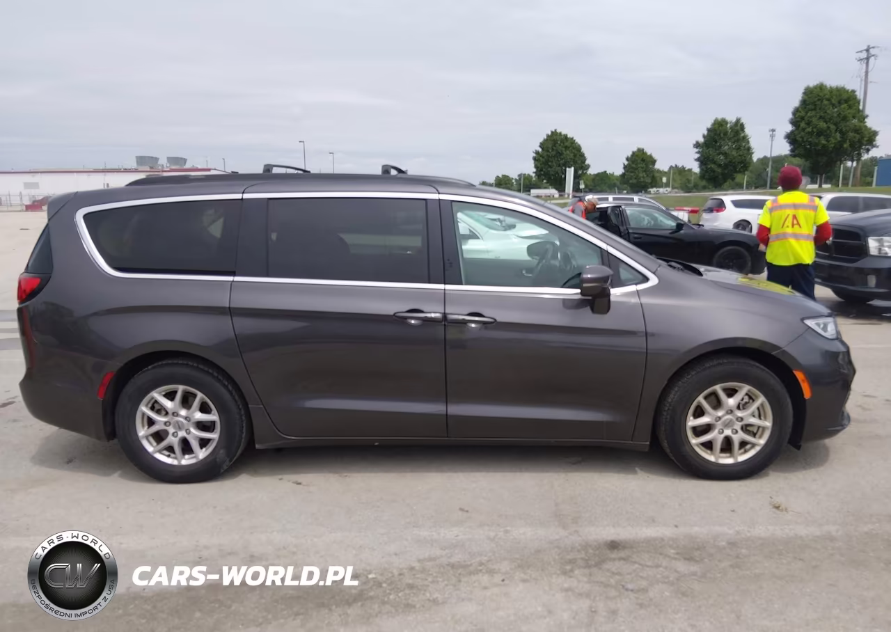 2022 Chrysler Pacifica Touring L VIN:2C4RC1BG9NR122108 - 13