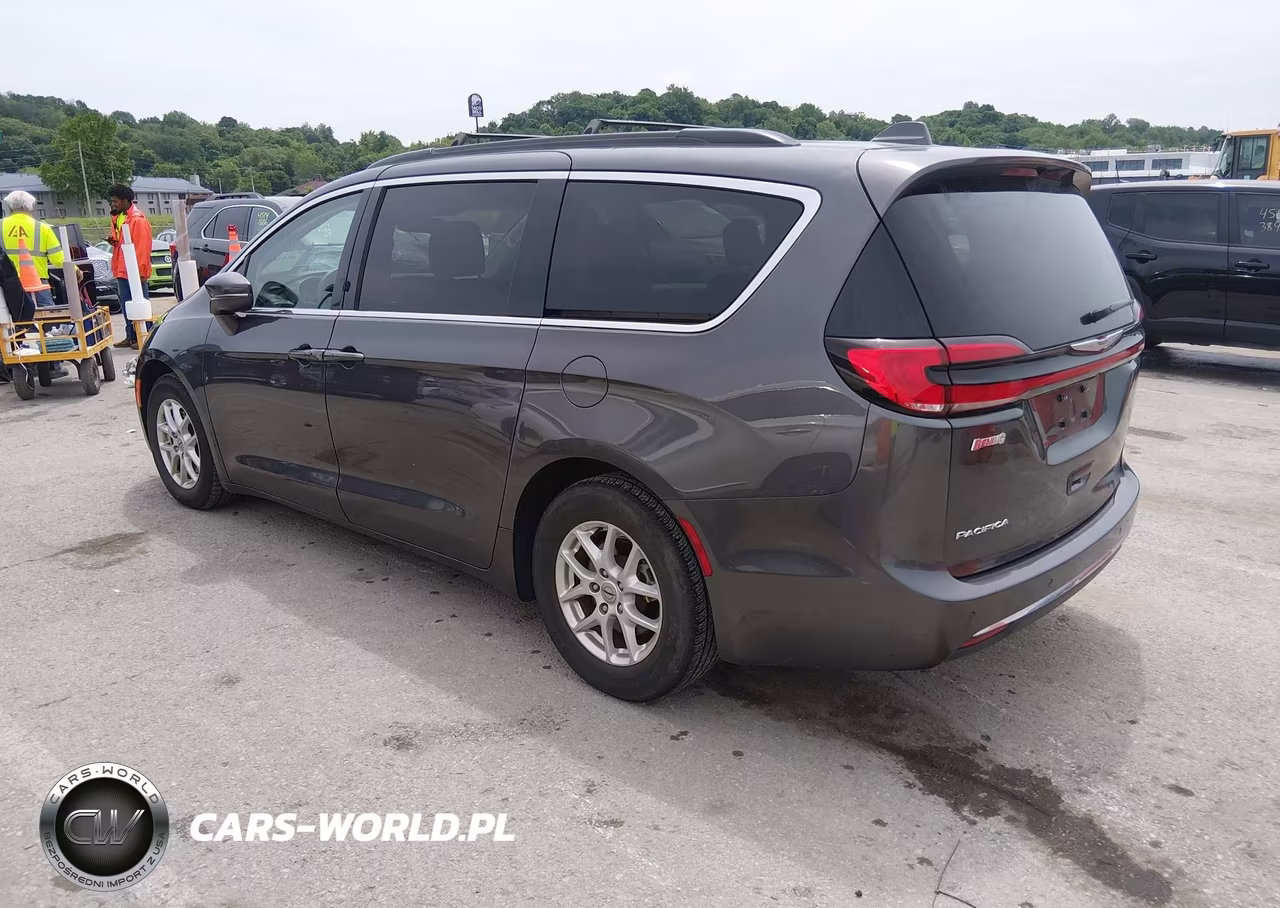 2022 Chrysler Pacifica Touring L VIN:2C4RC1BG9NR122108 - 3