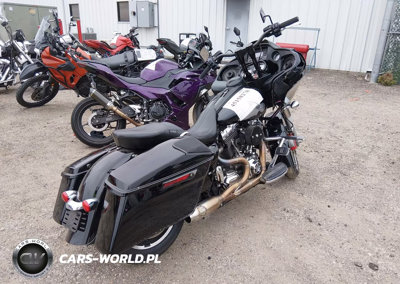 2016 Harley-Davidson Fltrx Road Glide VIN:1HD1KHM17GB636900 - 4
