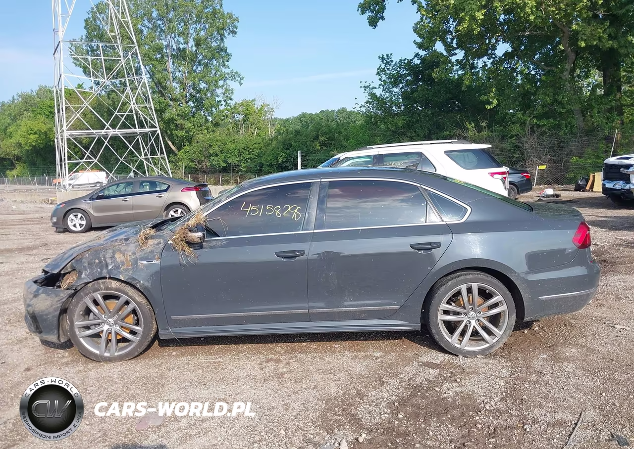 2017 Volkswagen Passat 1.8T R-Line VIN:1VWDT7A38HC005853 - 14