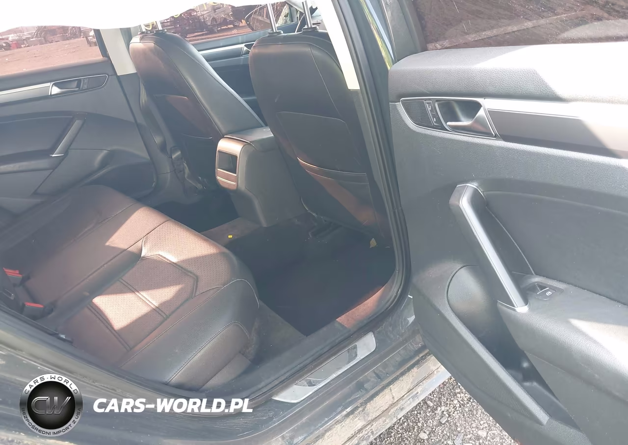 2017 Volkswagen Passat 1.8T R-Line VIN:1VWDT7A38HC005853 - 8