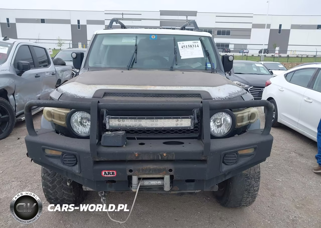 2010 Toyota Fj Cruiser VIN:JTEBU4BFXAK075506 - 12