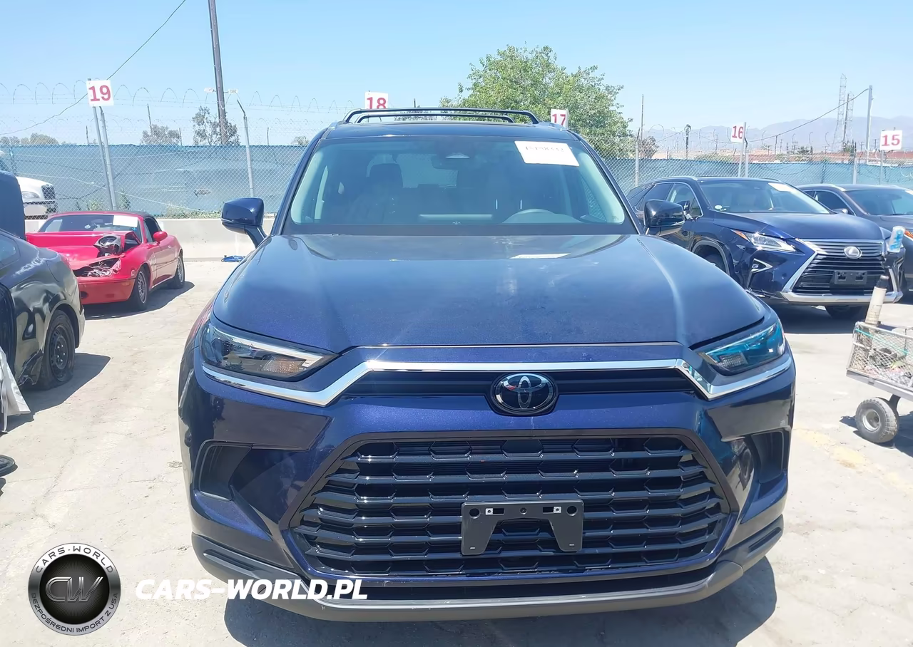 2025 Toyota Grand Highlander Hybrid Xle VIN:5TDABAA54SS003224 - 12