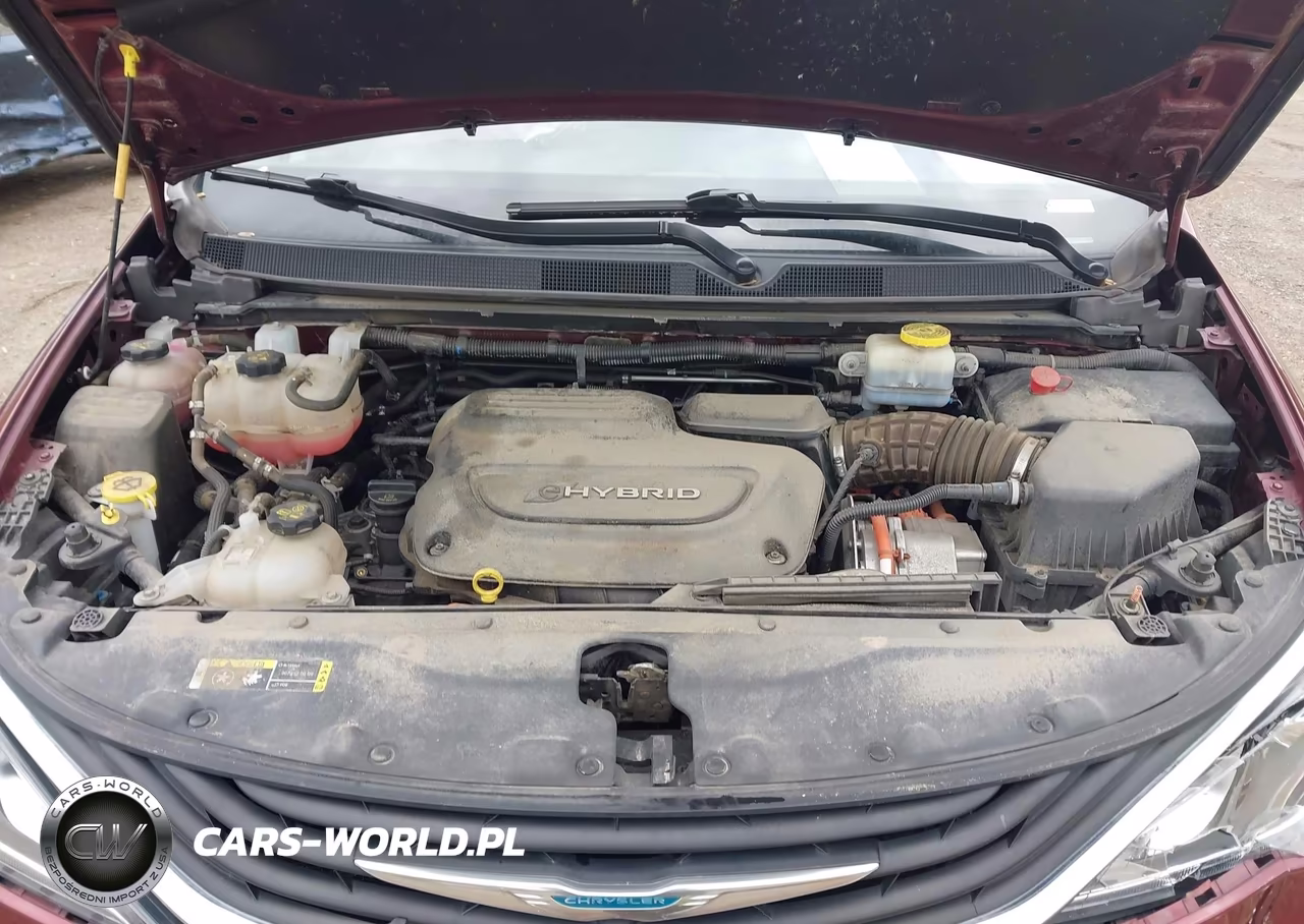 2018 Chrysler Pacifica Hybrid Limited VIN:2C4RC1N78JR365253 - 10