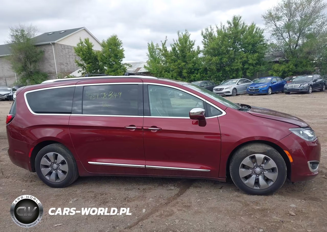 2018 Chrysler Pacifica Hybrid Limited VIN:2C4RC1N78JR365253 - 13