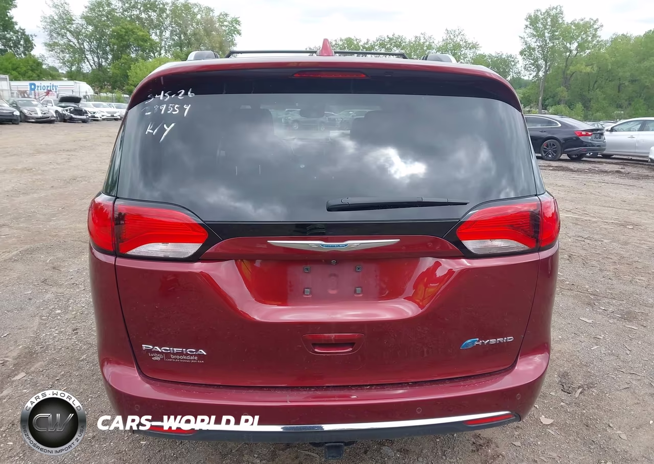 2018 Chrysler Pacifica Hybrid Limited VIN:2C4RC1N78JR365253 - 16