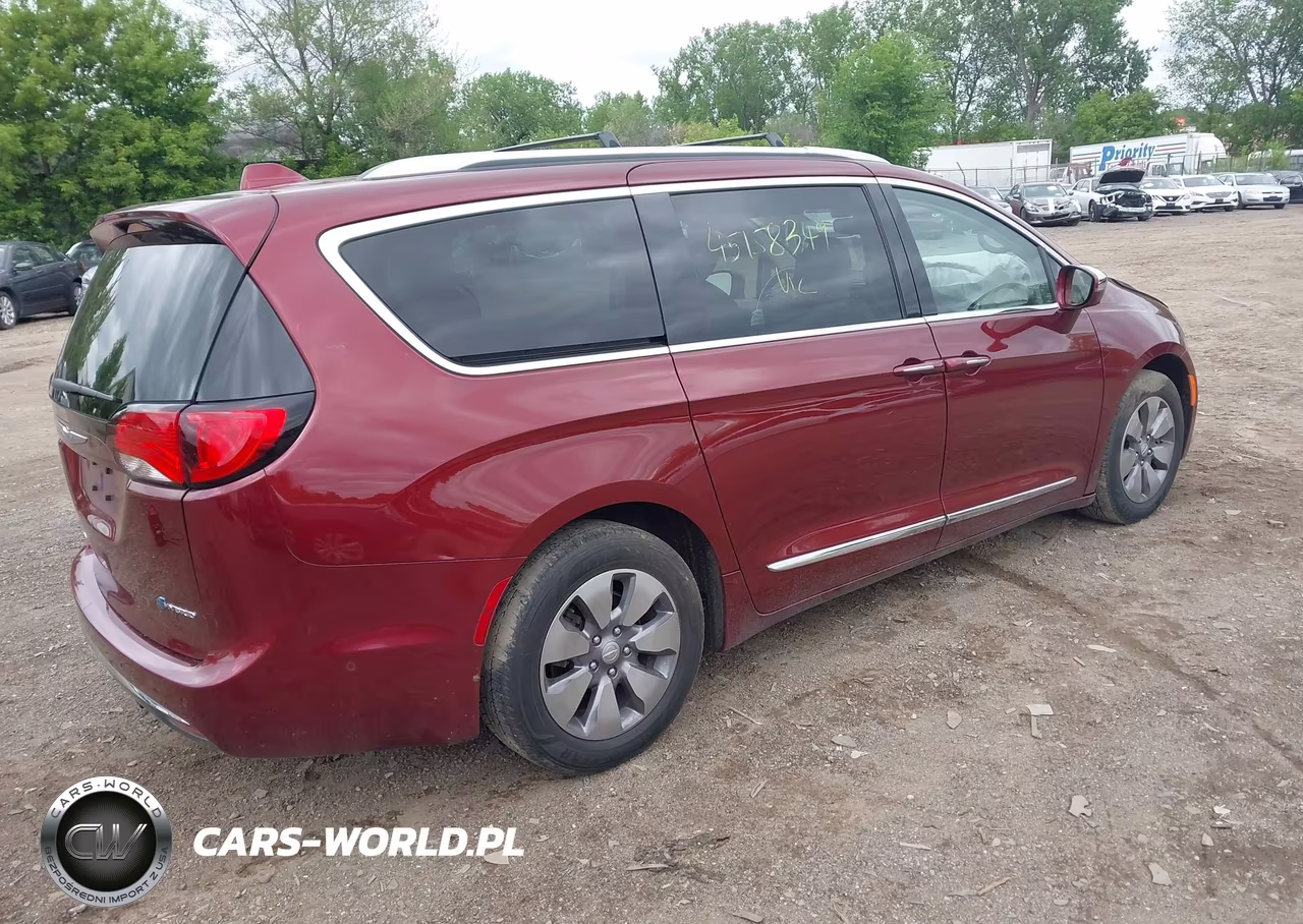 2018 Chrysler Pacifica Hybrid Limited VIN:2C4RC1N78JR365253 - 4
