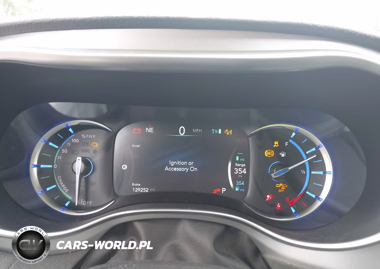 2018 Chrysler Pacifica Hybrid Limited VIN:2C4RC1N78JR365253 - 7