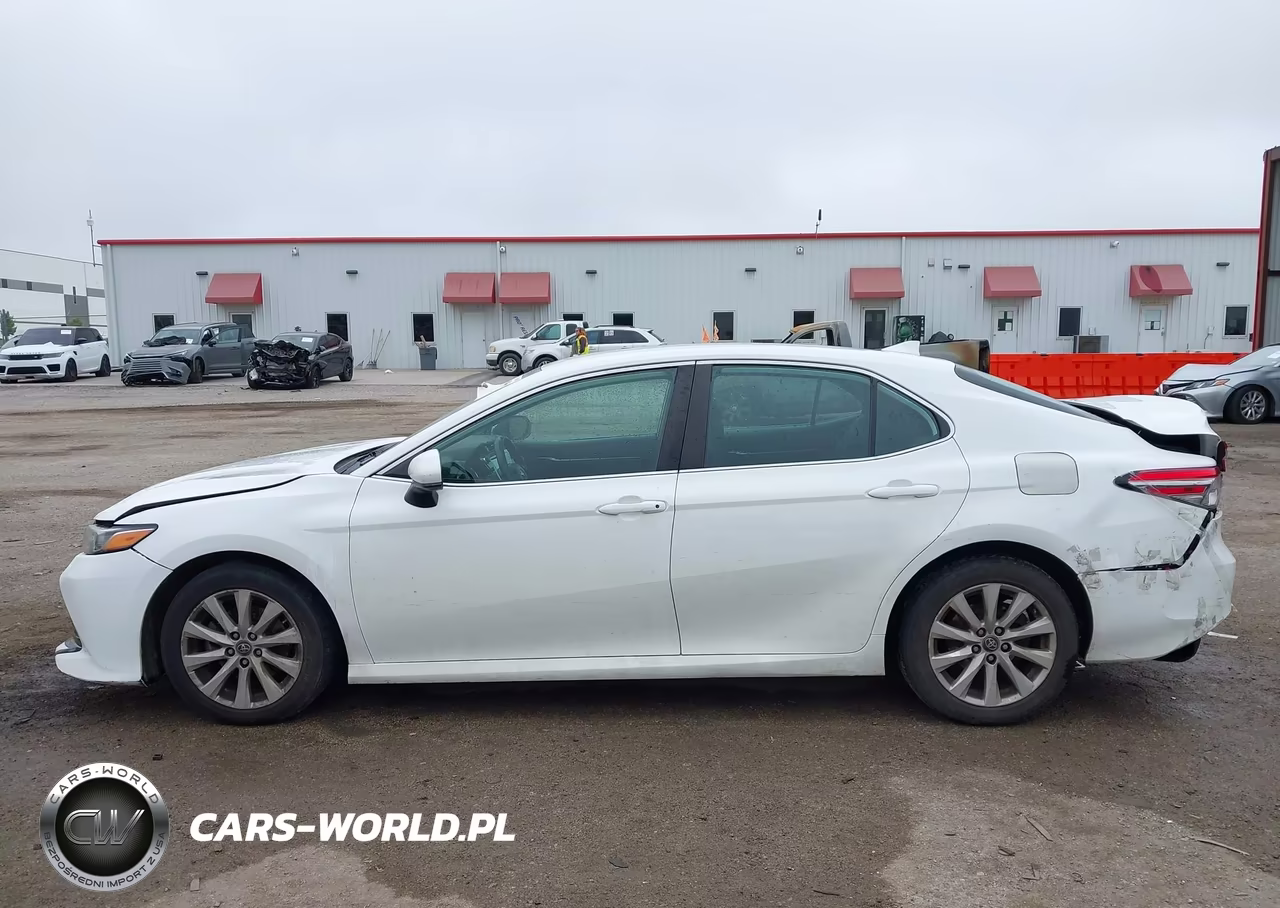2019 Toyota Camry Le VIN:4T1B11HKXKU259605 - 14