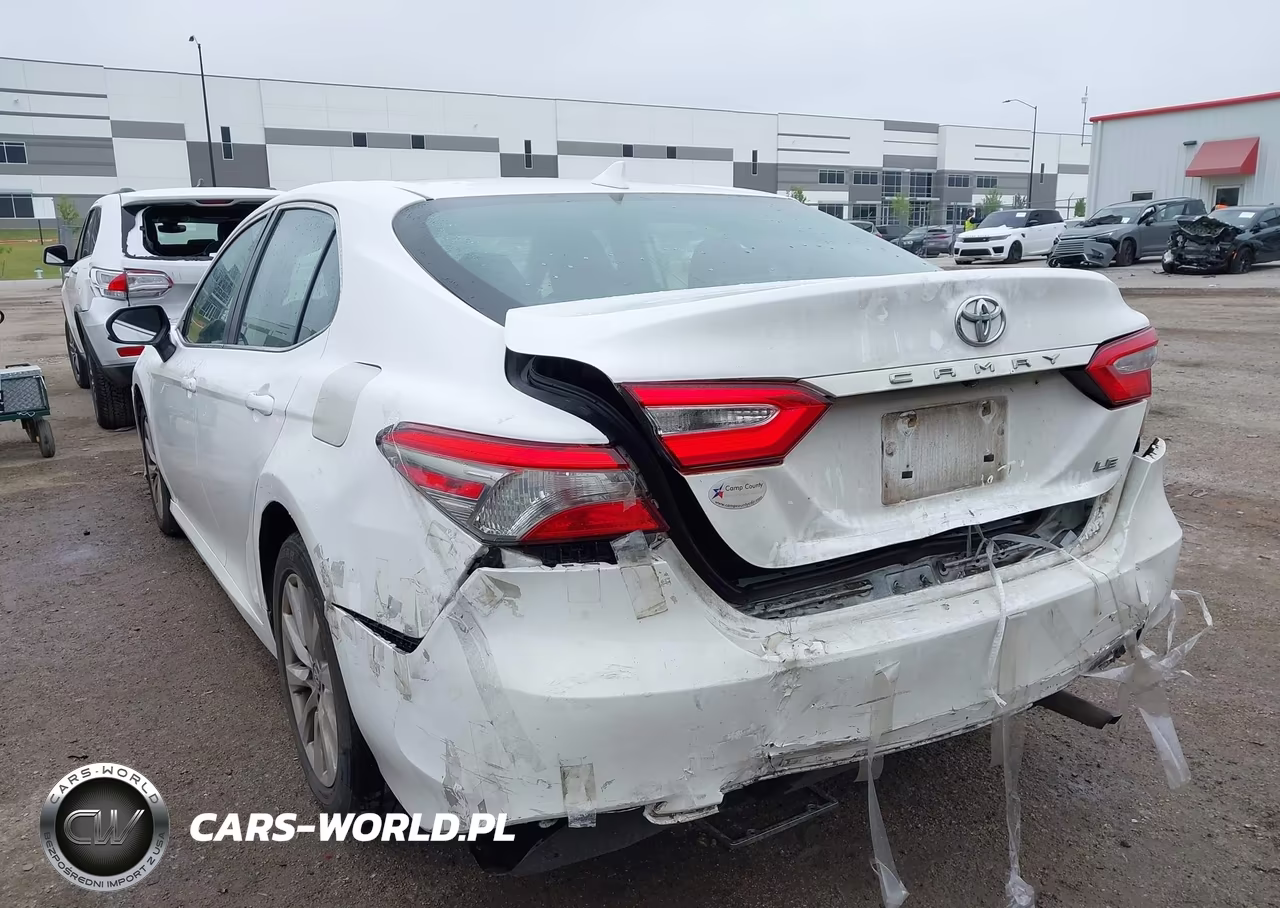 2019 Toyota Camry Le VIN:4T1B11HKXKU259605 - 3