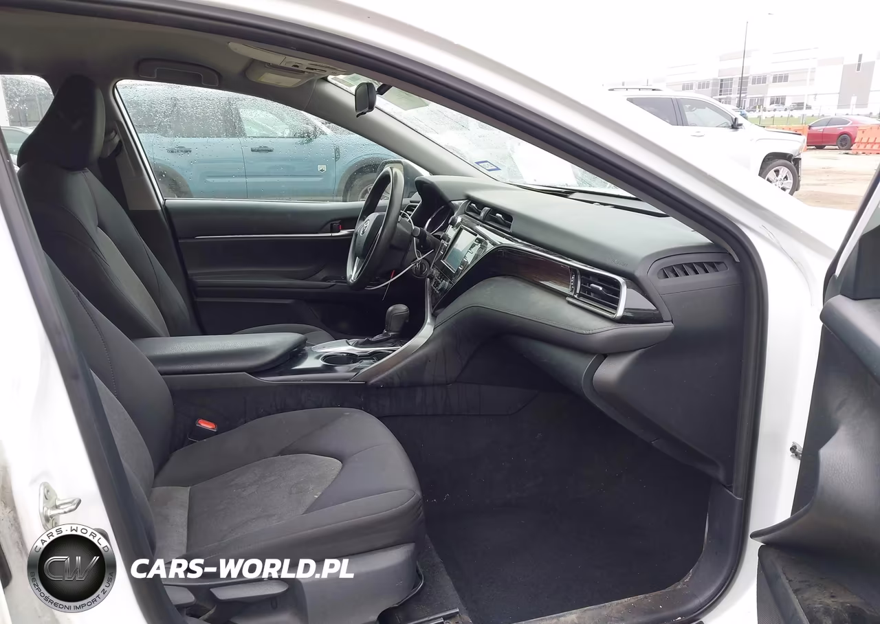 2019 Toyota Camry Le VIN:4T1B11HKXKU259605 - 5