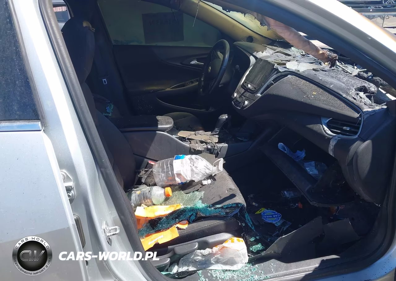 2019 Chevrolet Malibu Rs VIN:1G1ZG5ST4KF206857 - 5