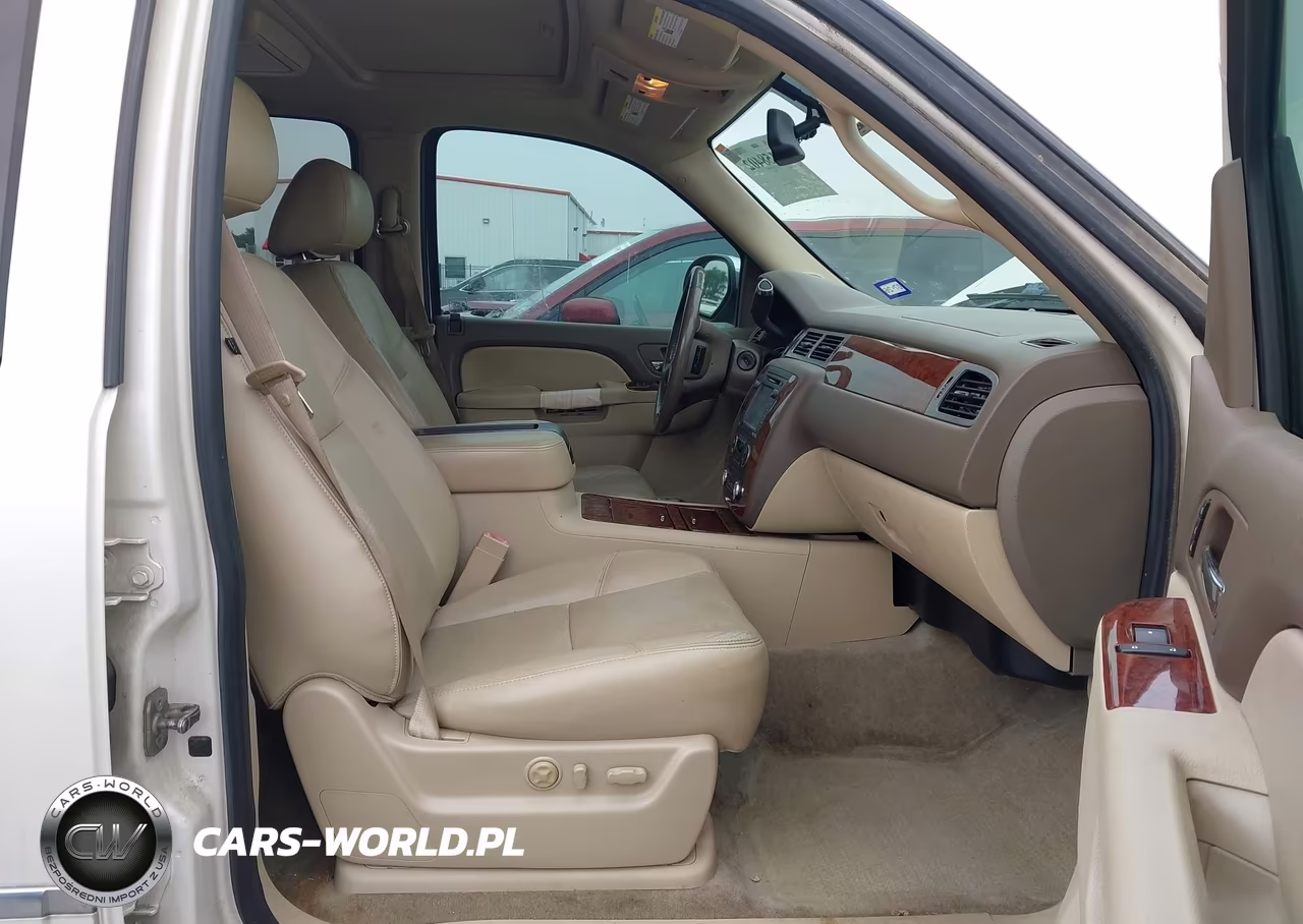 2012 Chevrolet Tahoe Ltz VIN:1GNSCCE05CR304068 - 5