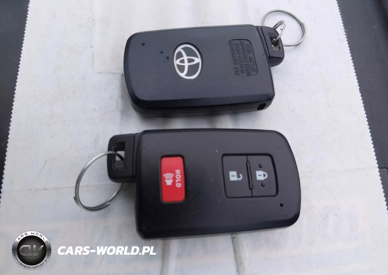 2013 Toyota Prius C Three VIN:JTDKDTB37D1551340 - 11