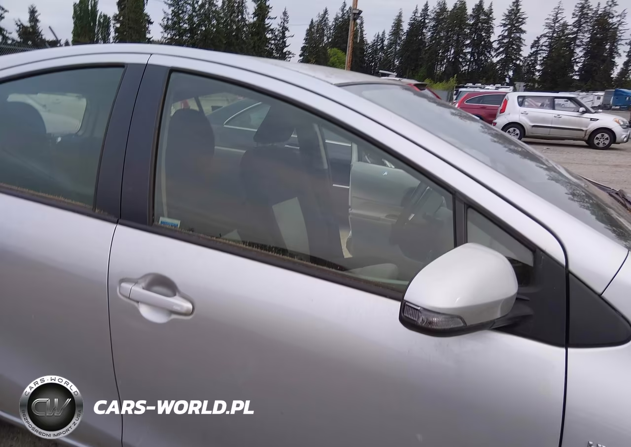 2013 Toyota Prius C Three VIN:JTDKDTB37D1551340 - 13
