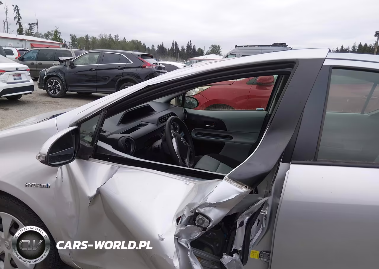2013 Toyota Prius C Three VIN:JTDKDTB37D1551340 - 14