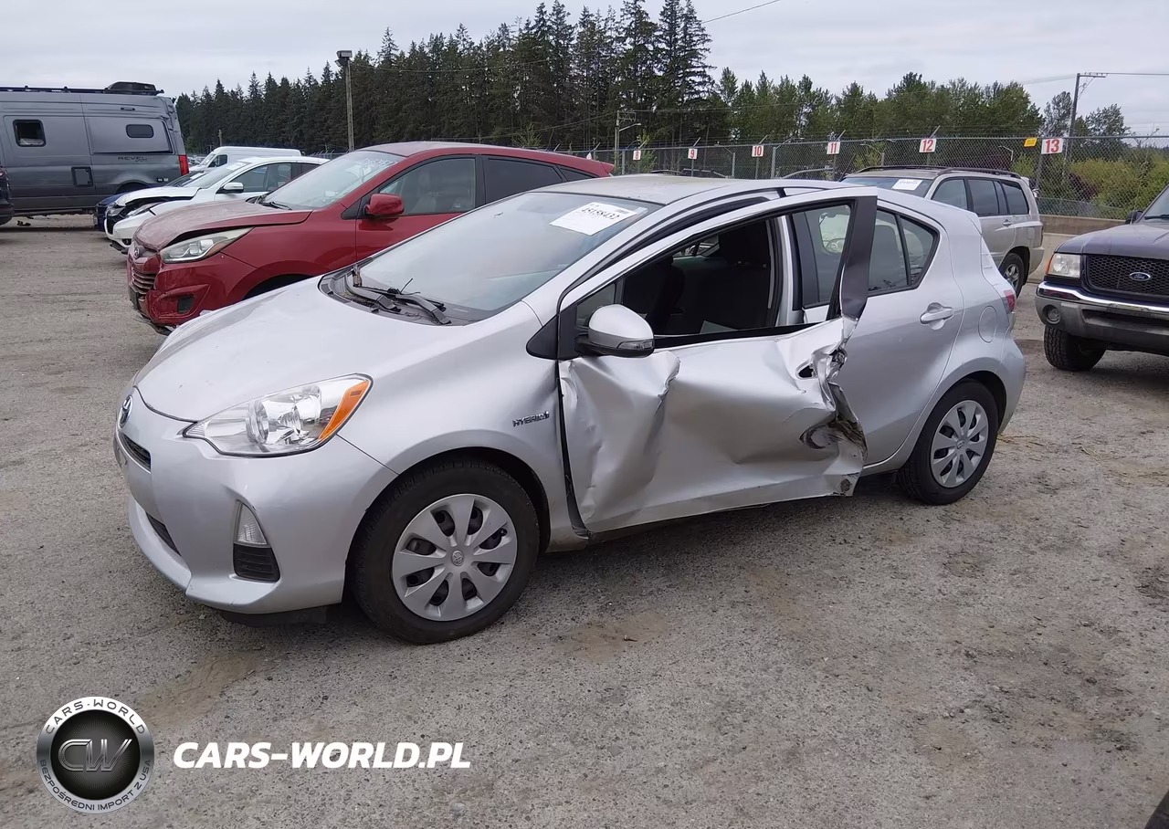2013 Toyota Prius C Three VIN:JTDKDTB37D1551340 - 2