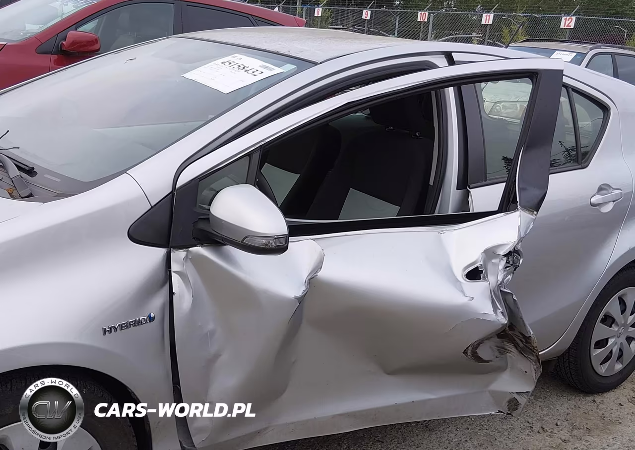 2013 Toyota Prius C Three VIN:JTDKDTB37D1551340 - 20
