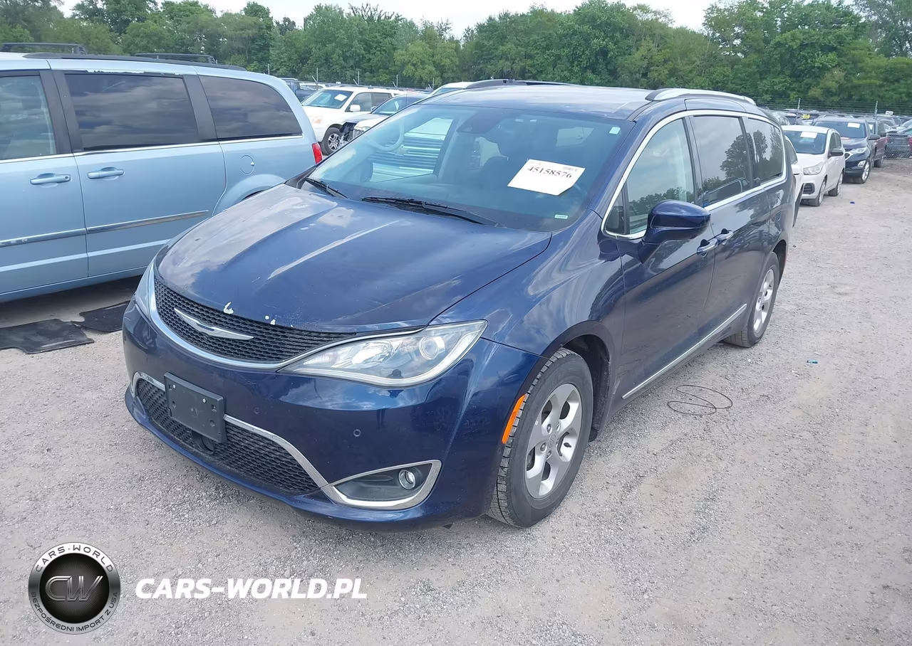 2017 Chrysler Pacifica Touring-L Plus VIN:2C4RC1EG7HR811192 - 2