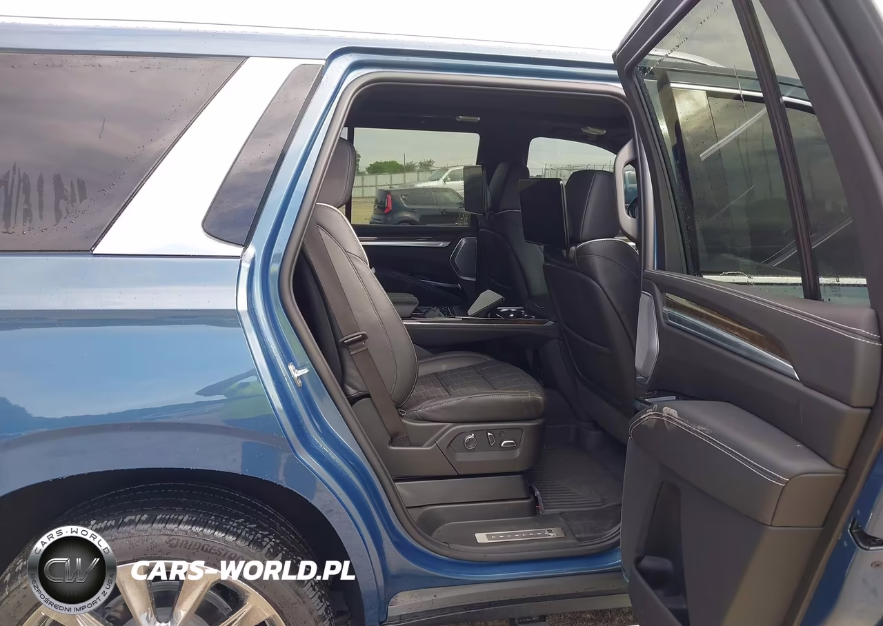 2026 Cadillac Escalade Platinum Luxury VIN:1GYS9DKL0TR175808 - 8