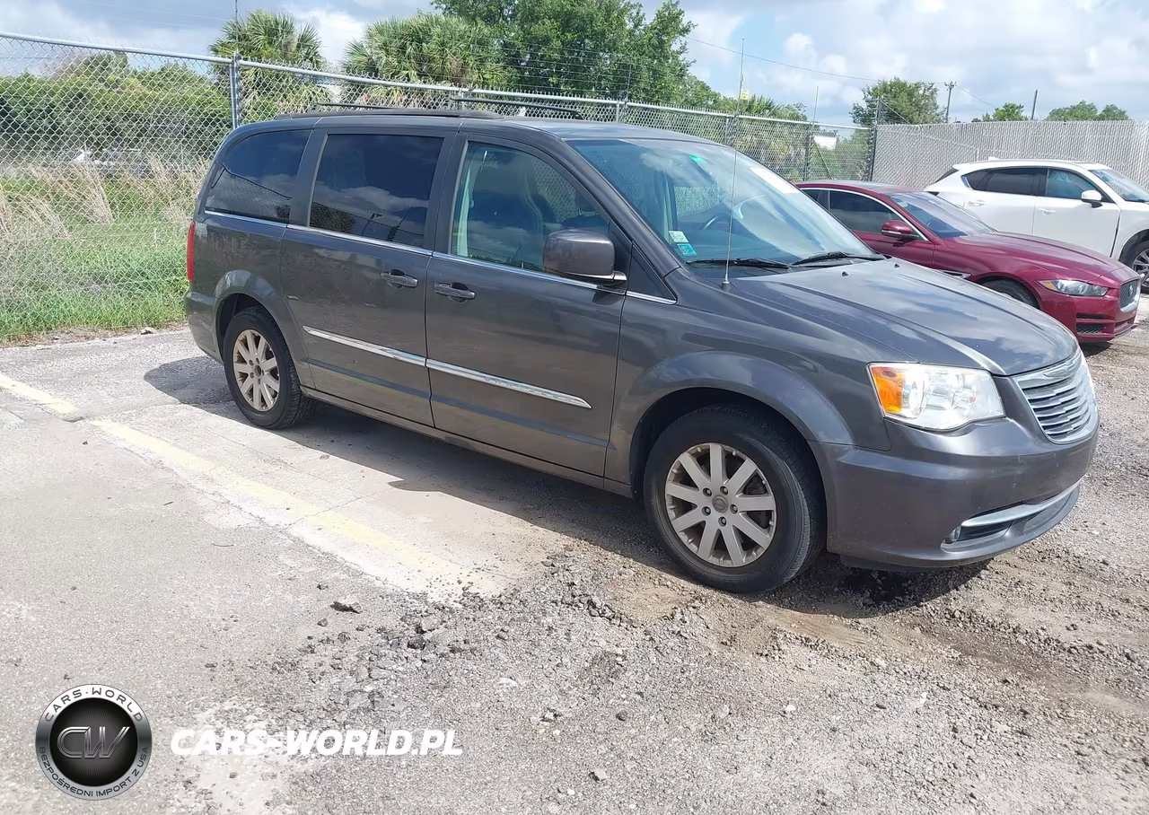 2015 Chrysler Town & Country Touring – zdjęcie 1 z 11