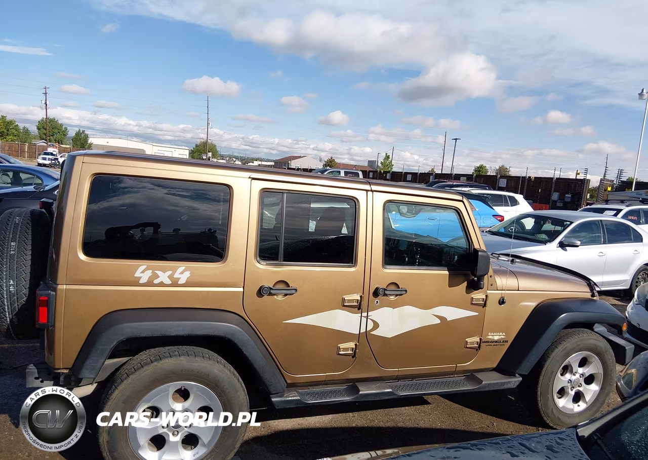 2015 Jeep Wrangler Unlimited Sahara VIN:1C4BJWEG1FL676902 - 13