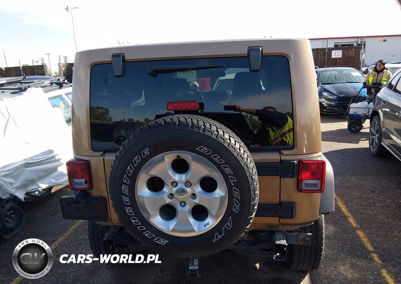2015 Jeep Wrangler Unlimited Sahara VIN:1C4BJWEG1FL676902 - 16