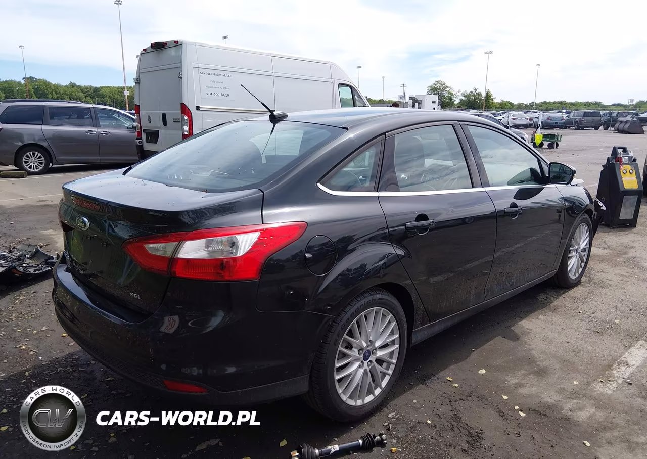 2012 Ford Focus Sel VIN:1FAHP3H27CL432485 - 4