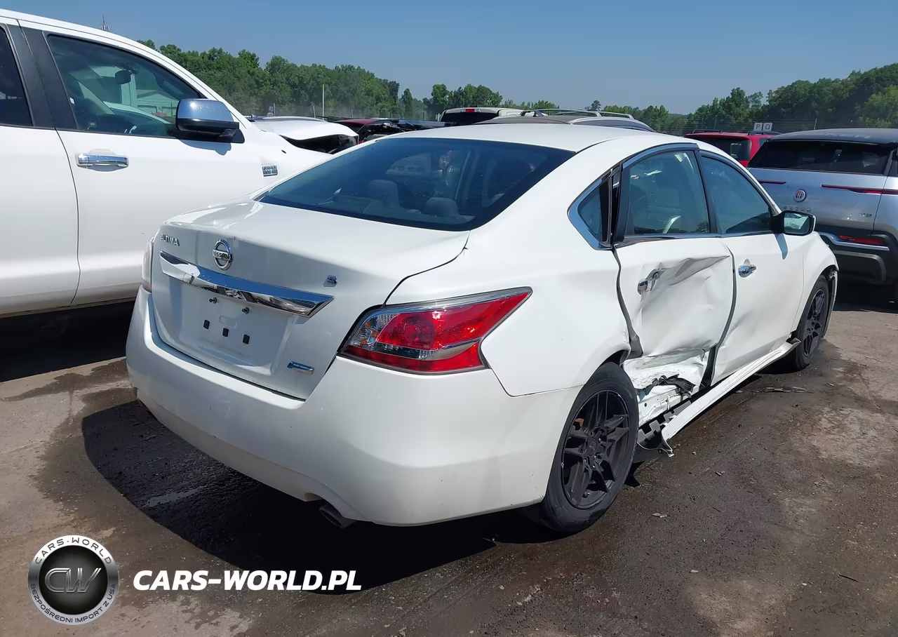 2014 Nissan Altima 2.5 S VIN:1N4AL3AP2EN357155 - 4
