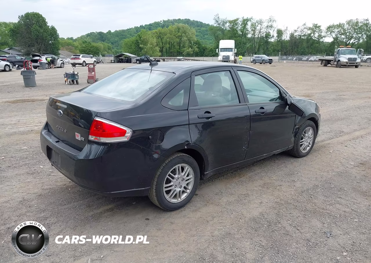 2010 Ford Focus Se VIN:1FAHP3FN8AW234667 - 4